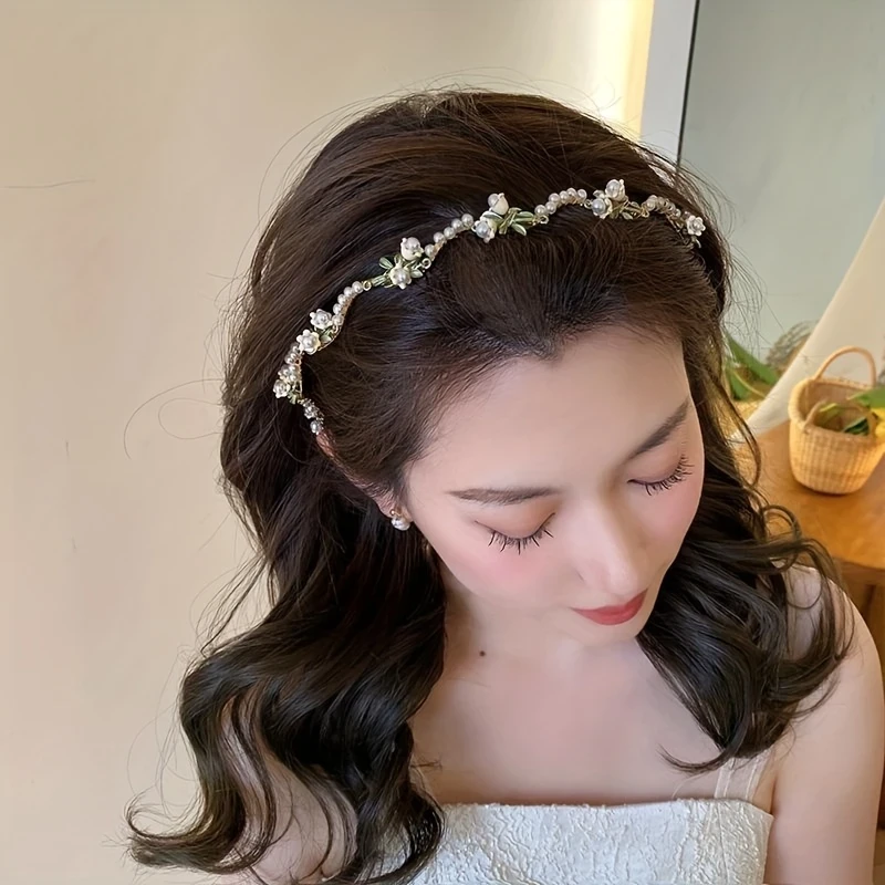 Elegant Handcrafted Floral Pearl Headband for Women – Vintage-Inspired Green Foliage & White Flower Hair Hoop, Golden-Tone Metal, Perfect for Summer Elegance