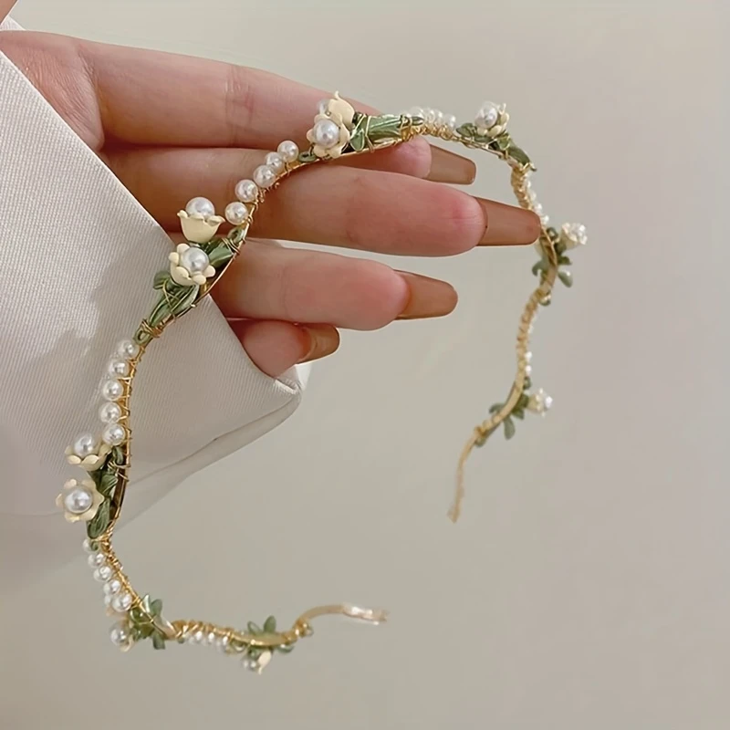 Elegant Handcrafted Floral Pearl Headband for Women – Vintage-Inspired Green Foliage & White Flower Hair Hoop, Golden-Tone Metal, Perfect for Summer Elegance