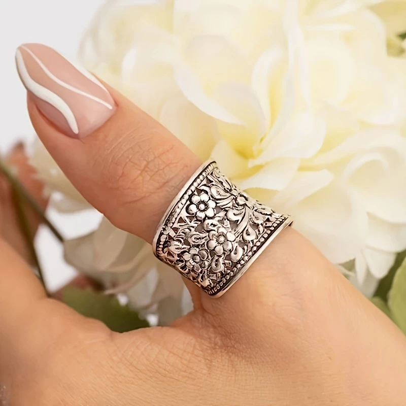 Vintage Women's Adjustable Ring with Bohemian Style Carving – Exquisite Temperament, Versatile Party Jewelry Gift
