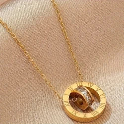 Elegant Golden-Tone Stainless Steel Roman Numeral Pendant Necklace with Sparkling Rhinestone Accents – Perfect for Couples, Daily Wear & Special Occasions