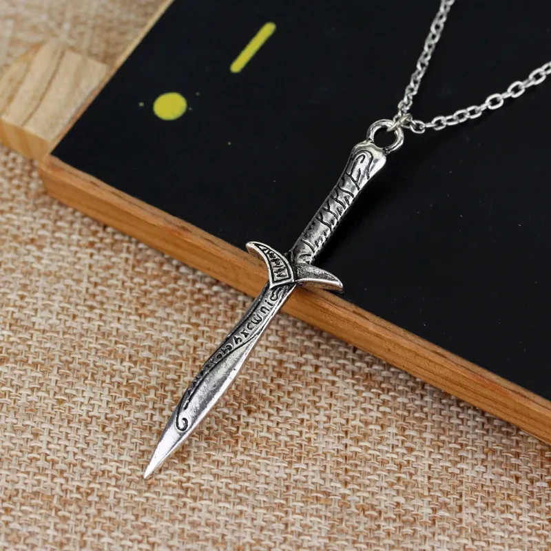 Peripheral accessories The Lord of the Rings Hobbit Sword Pendant Necklace Vintage Necklace