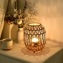 Rattan Table Lamp – Hand-Woven Small Desktop Light, Natural Decor Bedside Lamp, Farmhouse Style Bedside Lamp, Perfect for Bedroom, Living Room, Bohemian Style Room Decoration, Indoor Use