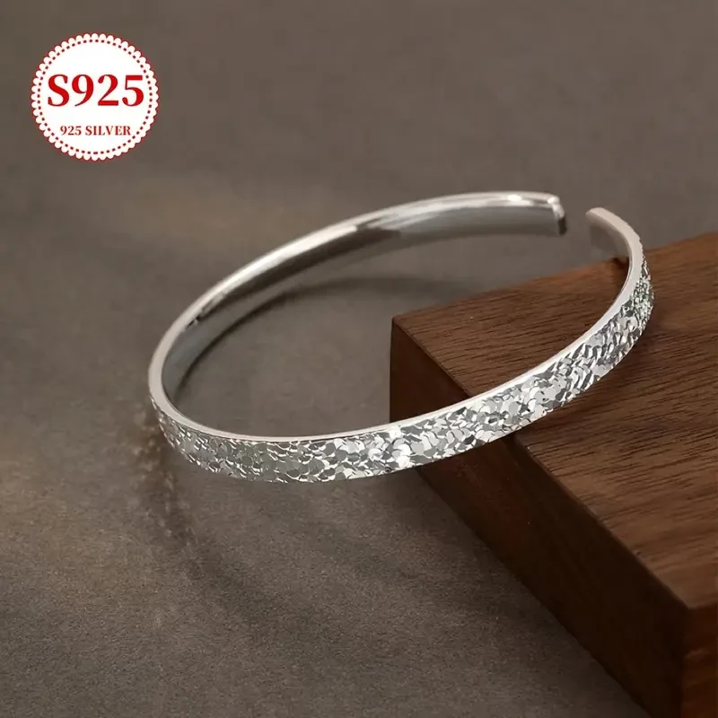 Elegant 925 Silver Bangle Bracelet – Sleek & Polished with Textured Detailing, Perfect for Everyday Wear and Special Occasions