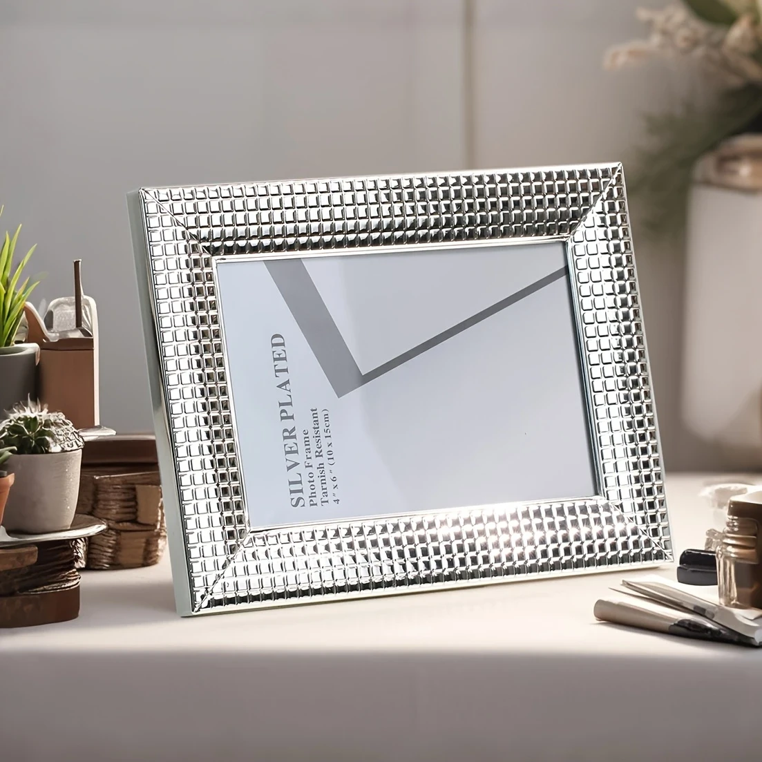 6-inch 7-inch Silvery Metal Iron Art Picture Frame with Glass Grid – Creative Design, Standing or Portrait, Ideal for Signature Photos, Art Photos, Commemorative Photos, Holiday Gifts