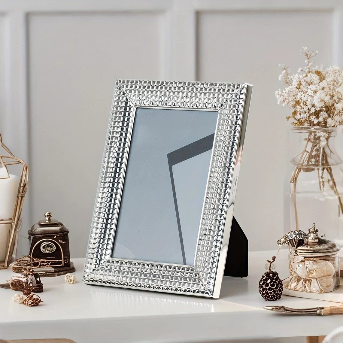 6-inch 7-inch Silvery Metal Iron Art Picture Frame with Glass Grid – Creative Design, Standing or Portrait, Ideal for Signature Photos, Art Photos, Commemorative Photos, Holiday Gifts