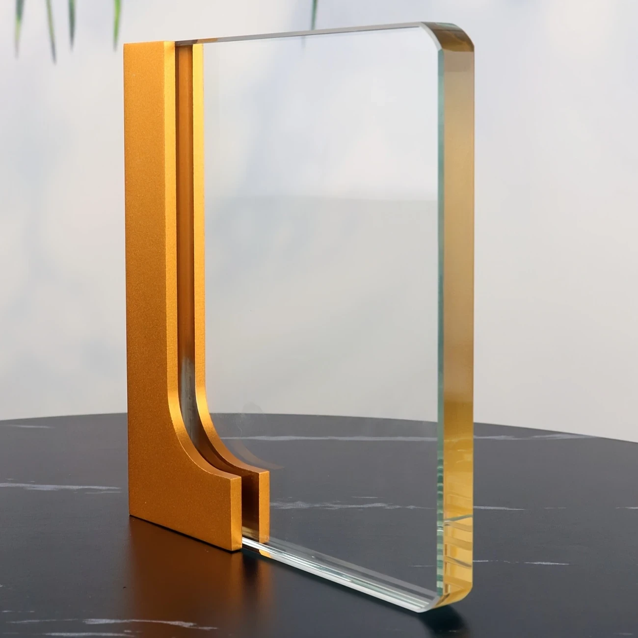 1pc Custom Crystal Trophy Frame – Elegant Glass & Metal Stand, Vertical Rectangular Picture Frame with Polished Finish, Ideal for Weddings, Graduations, Birthdays, and More, Perfect Gift for Mother’s Day, Father’s Day, Teacher’s Day, Thanksgiving, Valenti