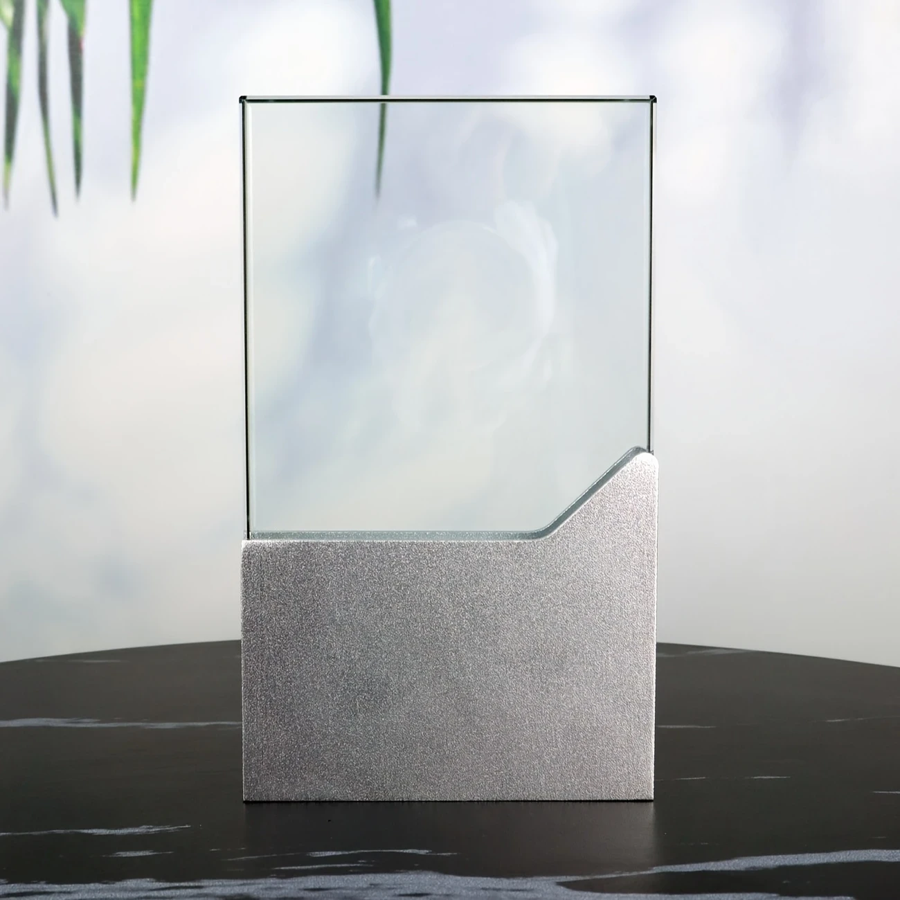 1pc Custom Crystal Glass Frame with Matte Metal Base – Contemporary Rectangular Picture Frame for Office & Home Decor, Ideal for Pet Memorials, Weddings, Graduations, Valentine’s Day, Mother’s Day, Thanksgiving, Teacher’s Day, Father’s Day Gifts, Pet Memo