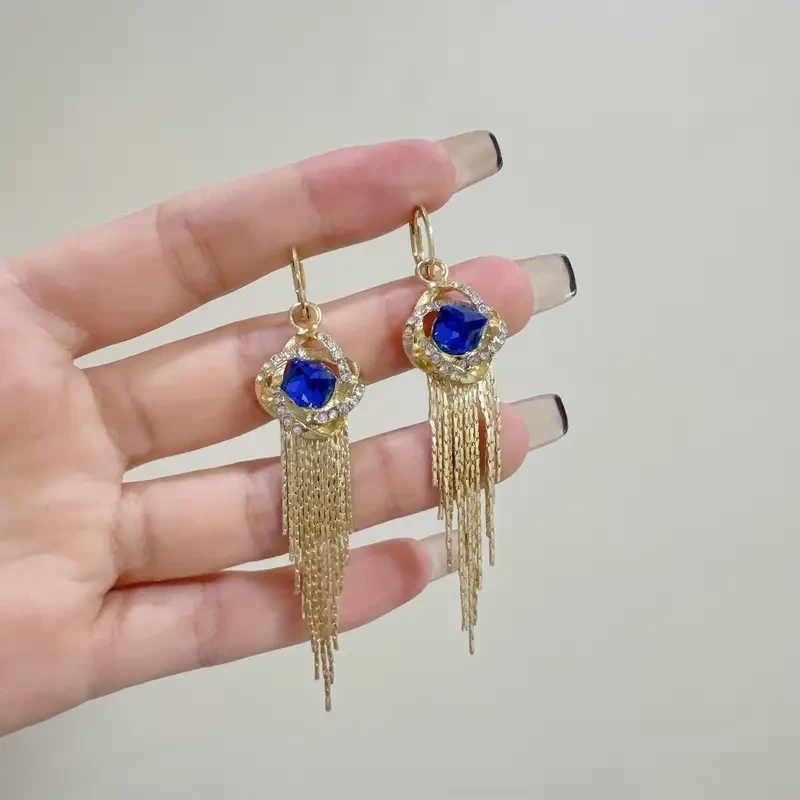 Elegant Golden Tassel Earrings with Sparkling Synthetic Zirconia Stones – Perfect for Parties, Everyday Fashion, and Gift-Giving