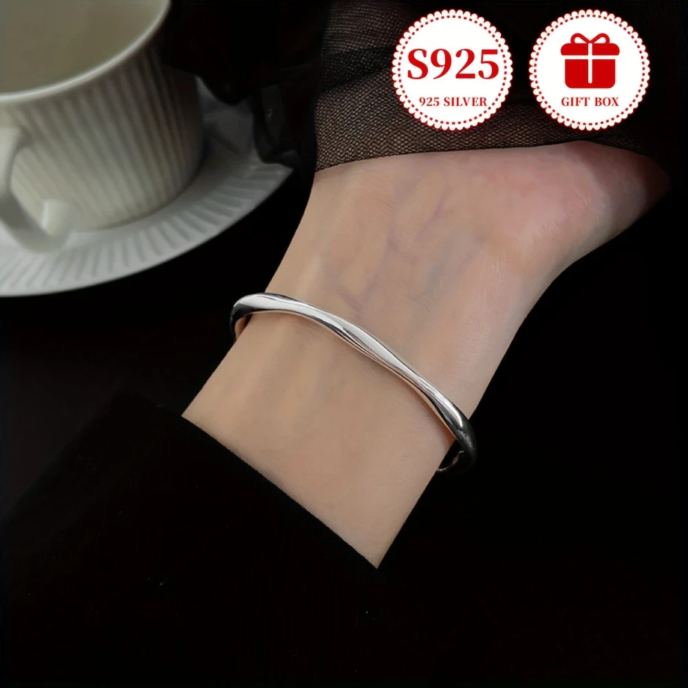 Elegant 925 Sterling Silver Bracelet – 18K Gold-Plated Twisted Mobius Band Design