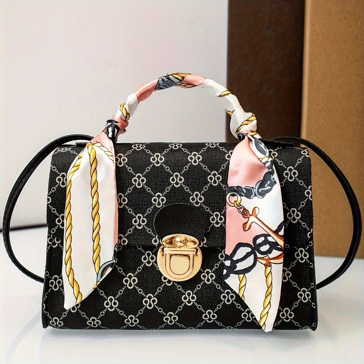 Stylish Women’s Bull Print Crossbody Bag with Adjustable Scarf Handle – The Perfect Blend of Fashion and Functionality