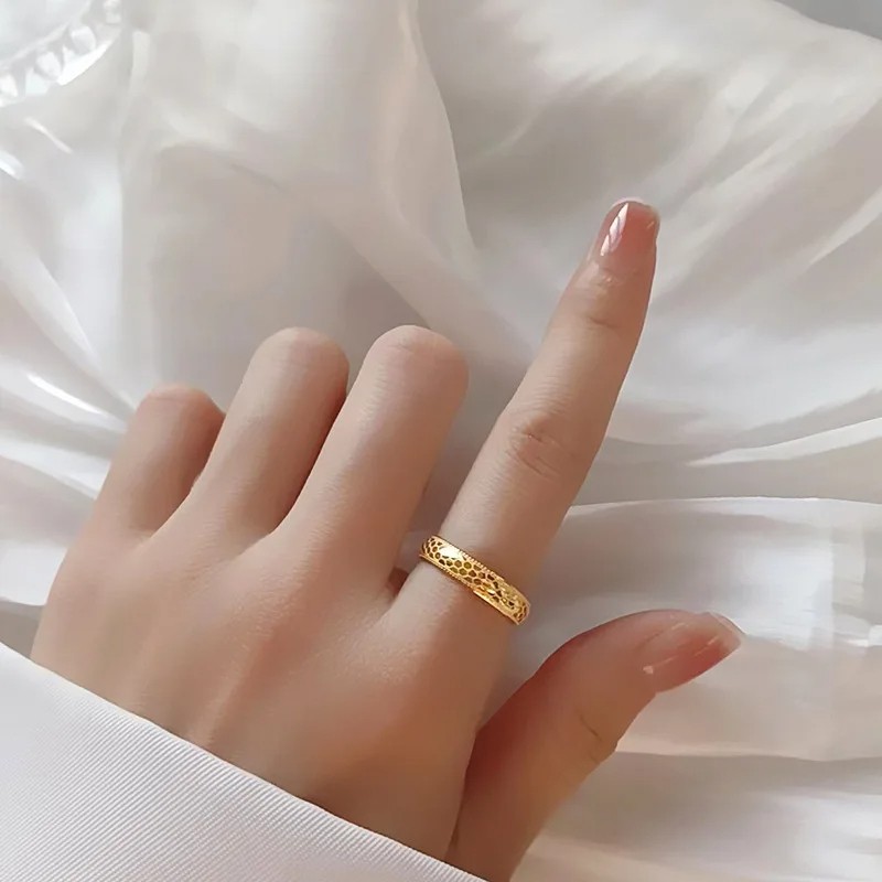 Stainless Steel Rings for Men and Women – Gold Color 4mm Honeycomb Shape
