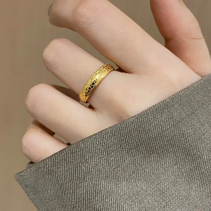 Stainless Steel Rings for Men and Women – Gold Color 4mm Honeycomb Shape
