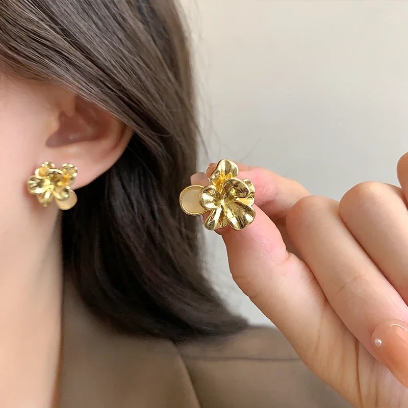 Women's Luxury Niche Design Golden Petal Ear Clips