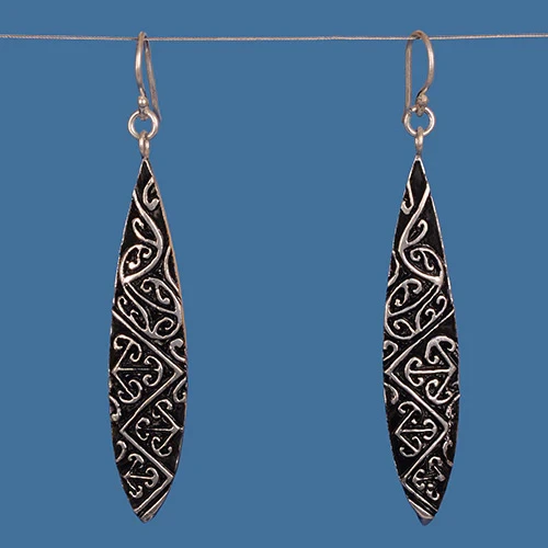 Mãori design earrings