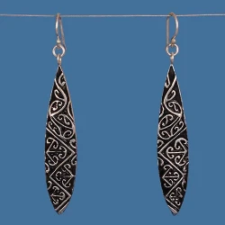 Mãori design earrings