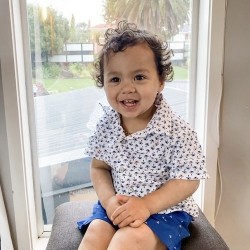 Camisa de manga corta con barcos