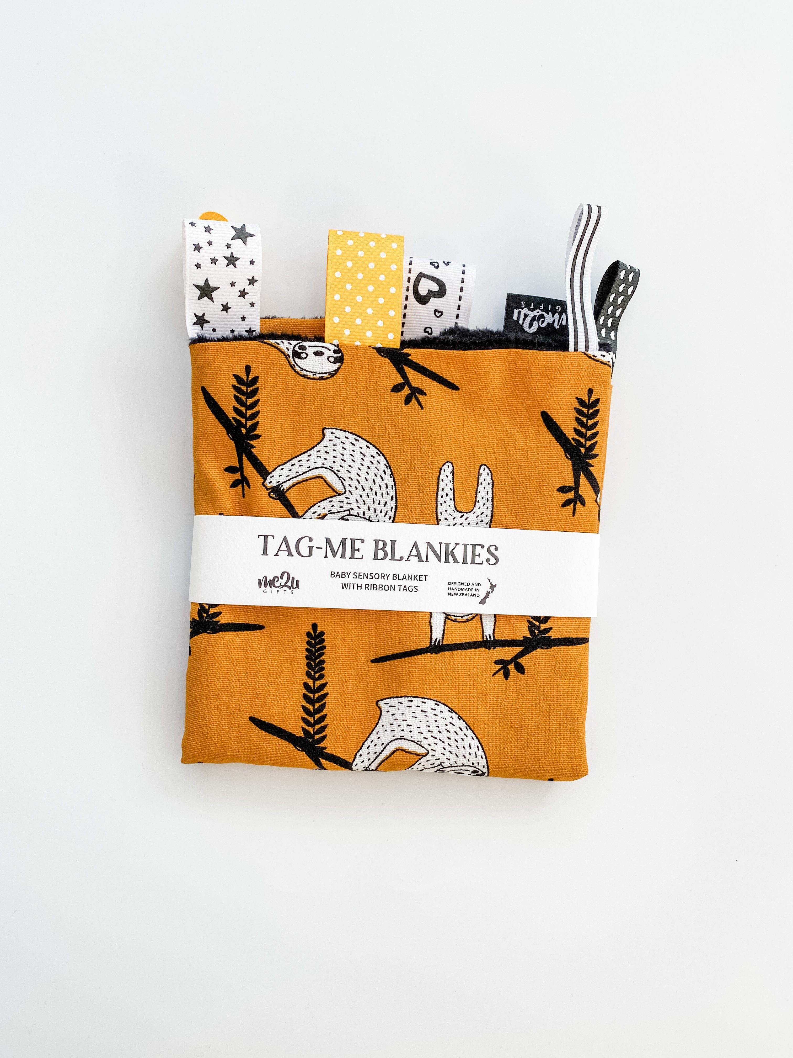 Manta Tag-Me-Blankie | Perezoso Mostaza | Hecho en Nueva Zelanda