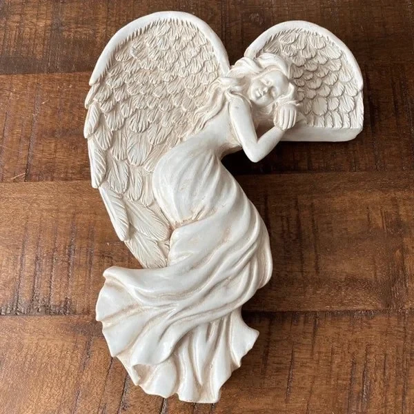 Decoración del marco de la puerta con forma de ángel