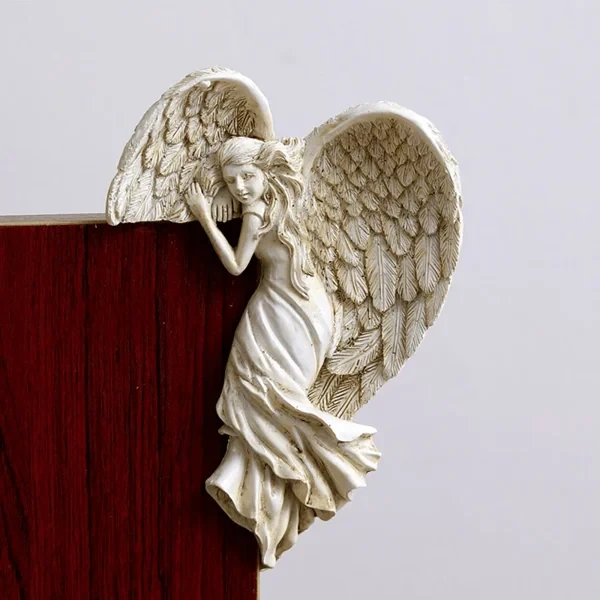 Decoración del marco de la puerta con forma de ángel