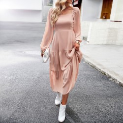 Elegancia de cuello cuadrado: vestido atemporal para mujer