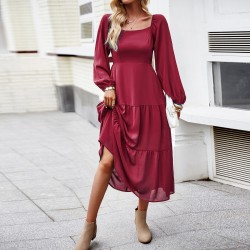 Elegancia de cuello cuadrado: vestido atemporal para mujer