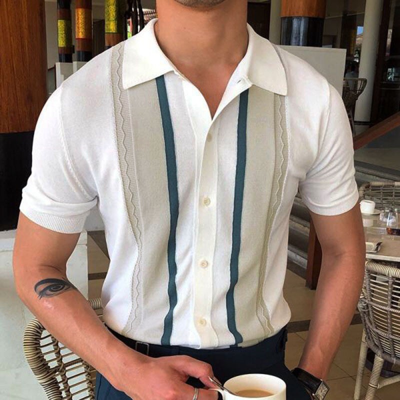 Jersey elegante de solapa a rayas: el top casual que marca tendencia