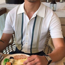 Jersey elegante de solapa a rayas: el top casual que marca tendencia