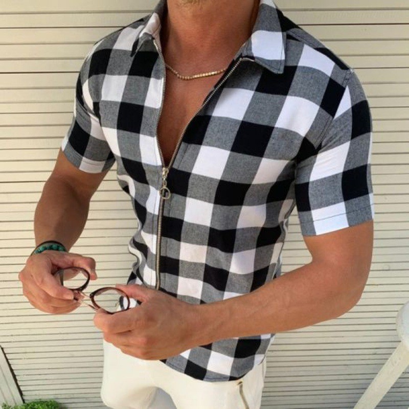 Elegancia de verano: camiseta de cuadros con cremallera y mangas cortas para hombre