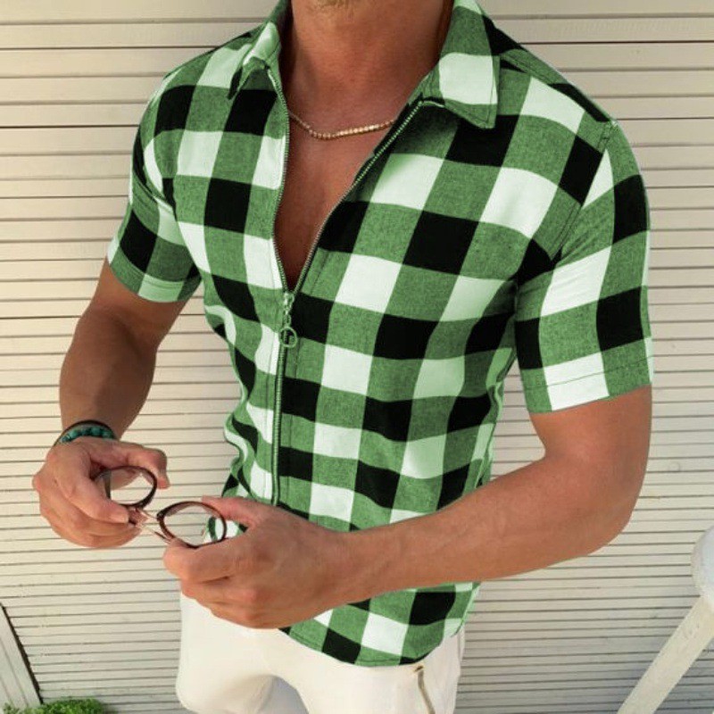 Elegancia de verano: camiseta de cuadros con cremallera y mangas cortas para hombre