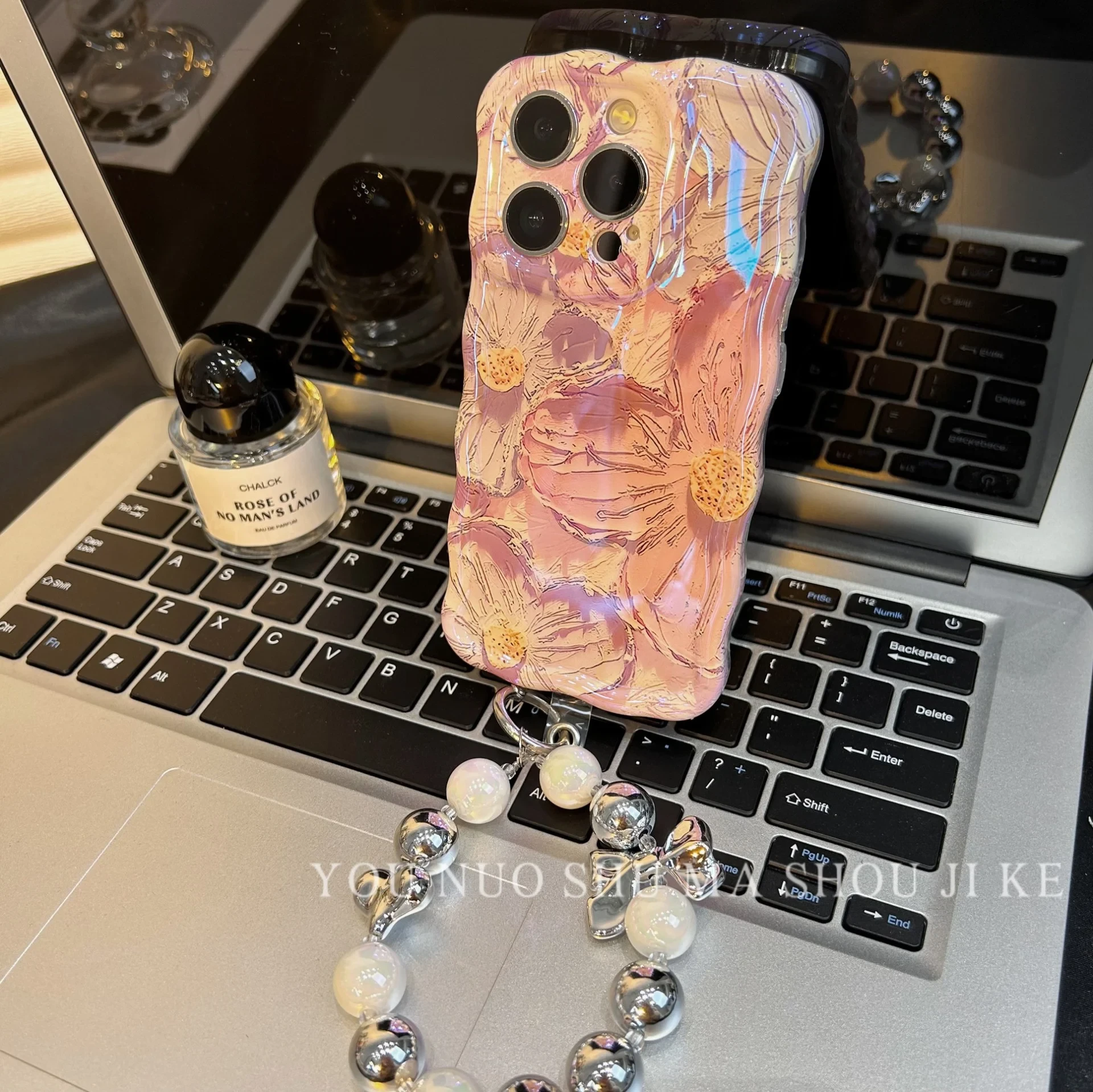 Exquisita funda para iPhone pintada al óleo