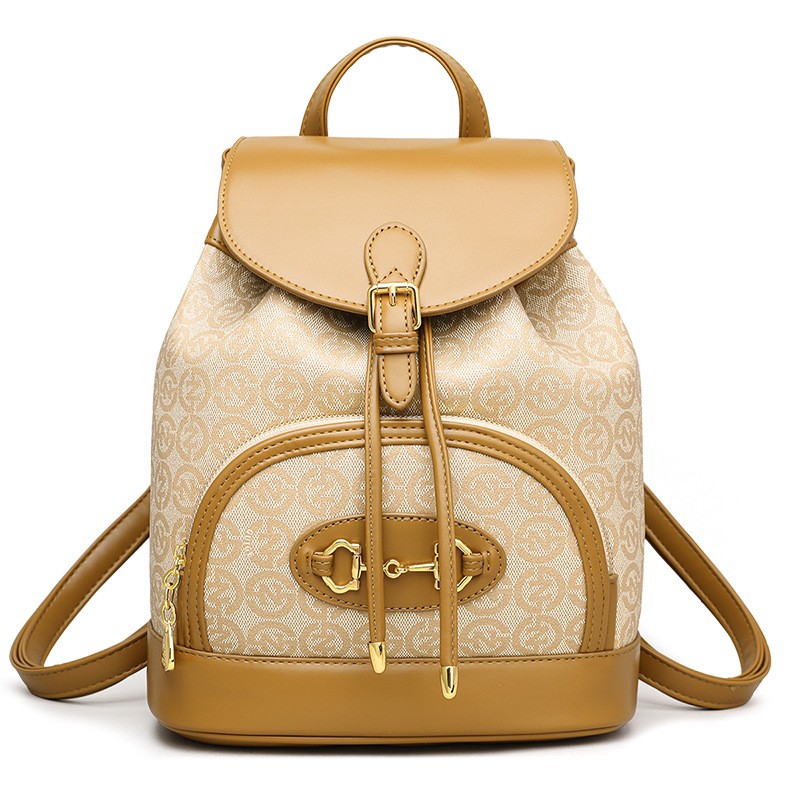 Mochila de piel de lujo para mujer con elegante detalle de tirador