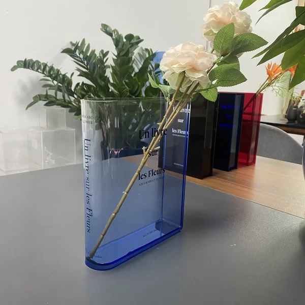 Flores - Jarrón de libros