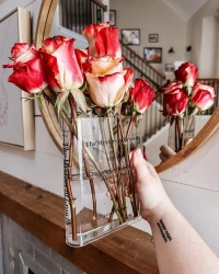 Flores - Jarrón de libros