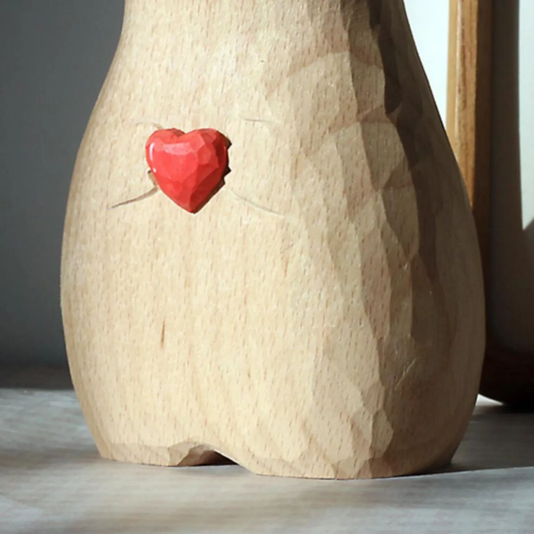 Jarrón de madera con forma de gato hecho a mano