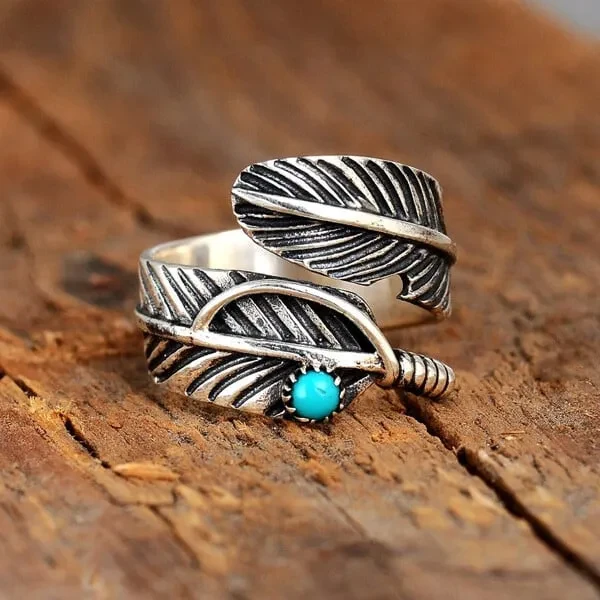 Anillo ajustable turquesa con plumas bohemias (preventa navideña)