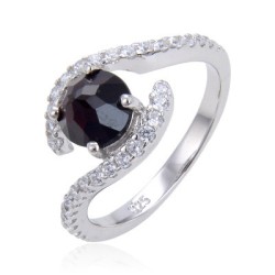 Impresionante colección de anillos de plata con piedras preciosas: ideales para cualquier ocasión.