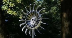 Escultura cinética de metal mágico
