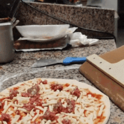 OFERTA 49% DE DESCUENTO - Pala deslizante para pizza | ¿Viene con una pizza?