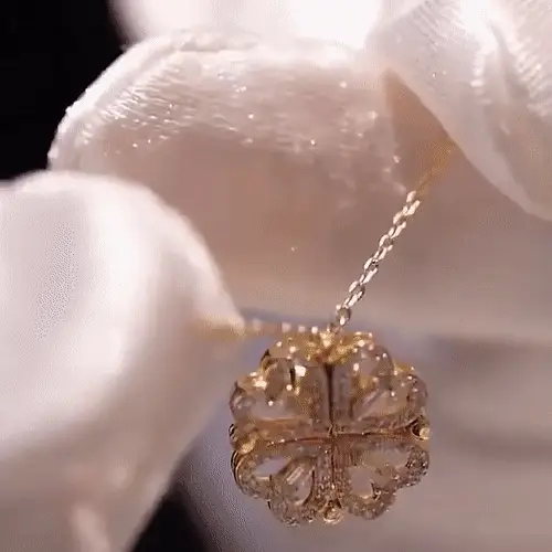 Collar de trébol de Olivia