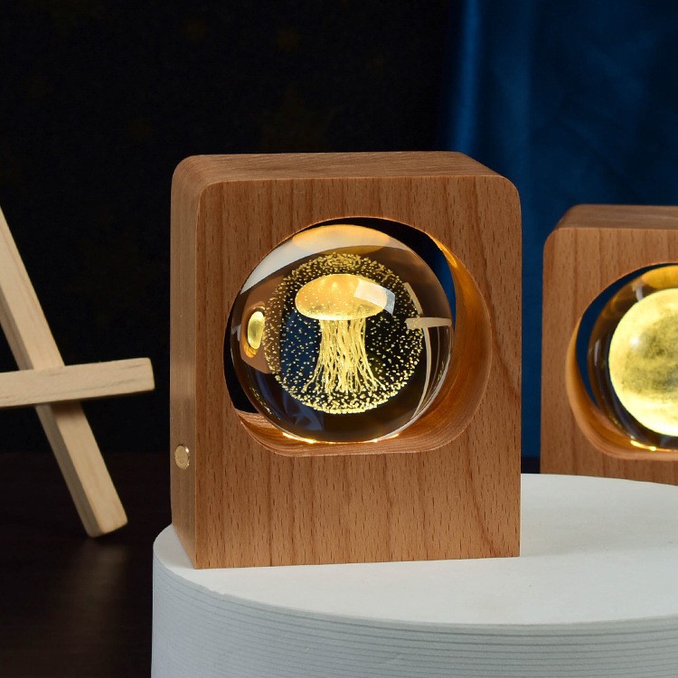 Lámpara de noche con bola de cristal de haya