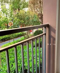 Soporte colgante para flores