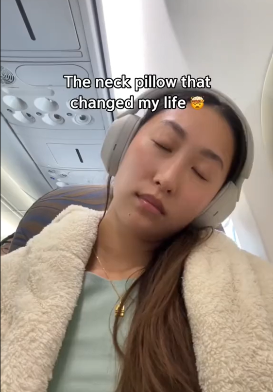 Las mejores almohadas de viaje para vuelos largos