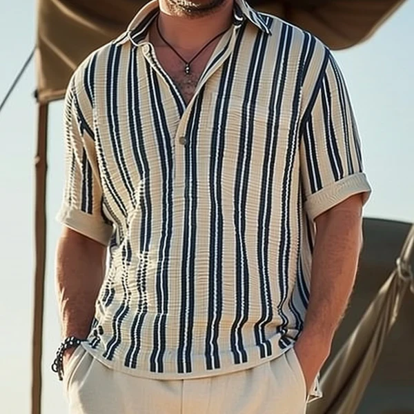 Camisa de manga corta con cuello en V y solapa a rayas para hombre