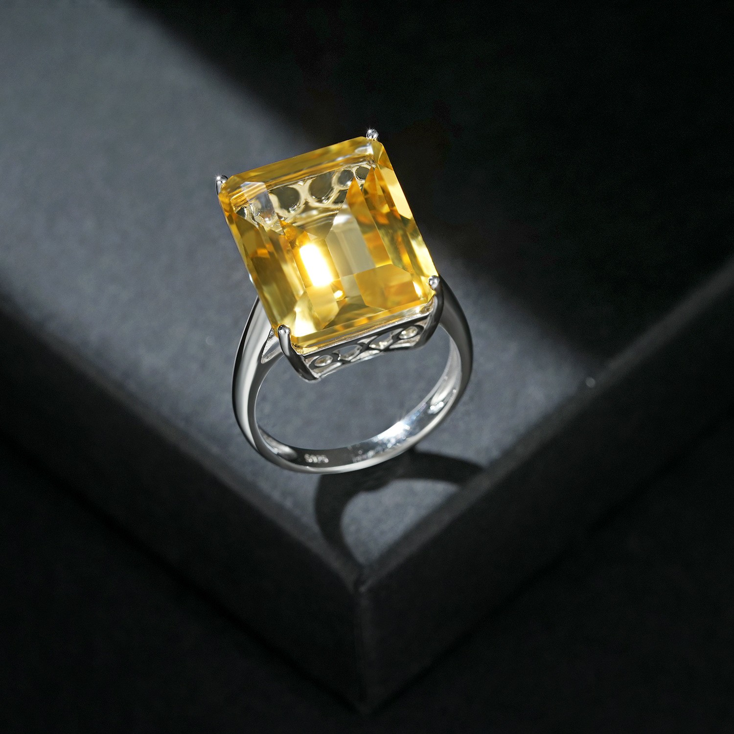 Precioso conjunto nupcial de plata de ley con corte de topacio