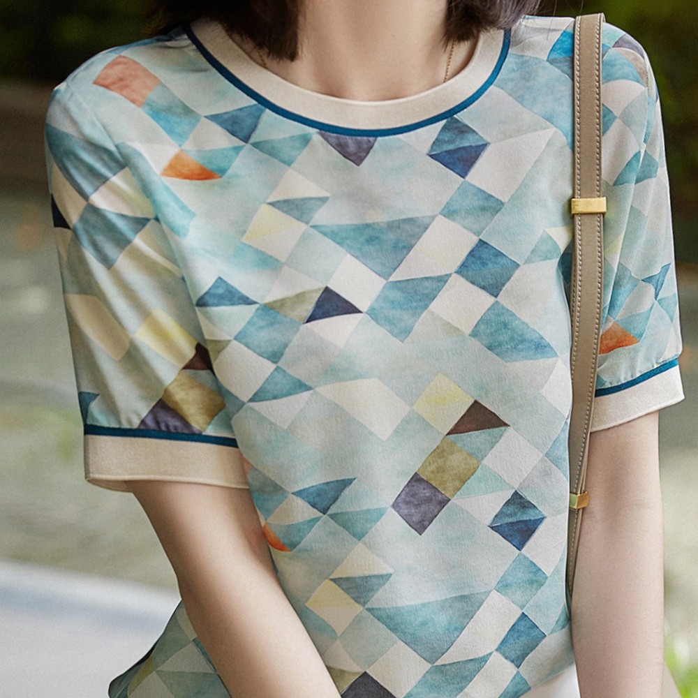 Camiseta de manga corta con estampado geométrico en contraste para mujer