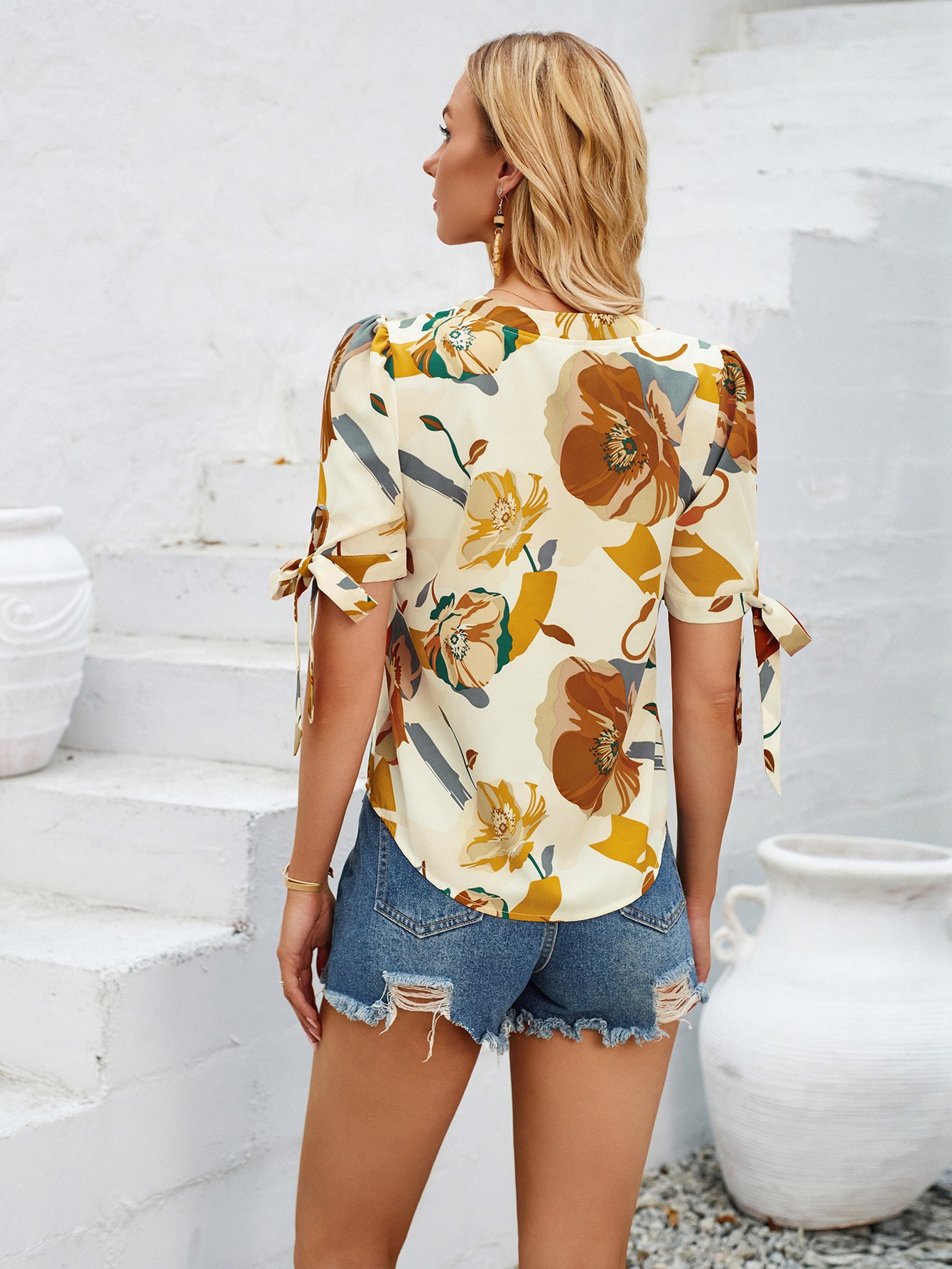 Top informal con cuello en V y puños estampados de moda