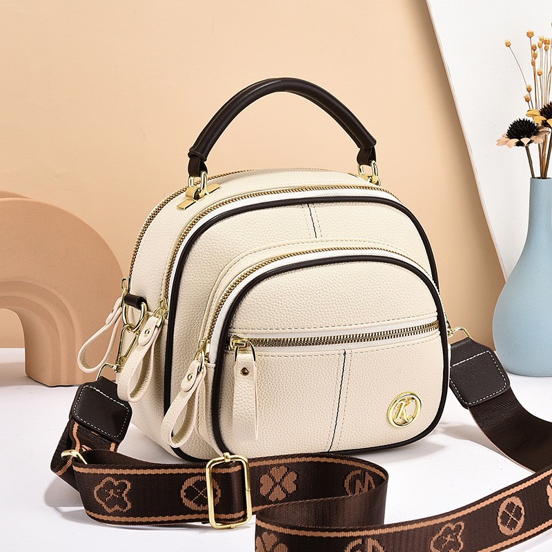 Bolso bandolera con múltiples cremalleras
