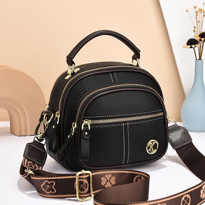Bolso bandolera con múltiples cremalleras