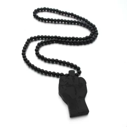 Collar de madera con forma de puño
