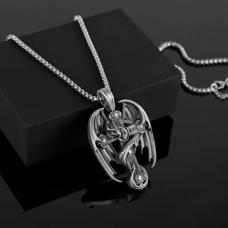 Cadena de suéter con colgante retro de acero inoxidable para hombre
